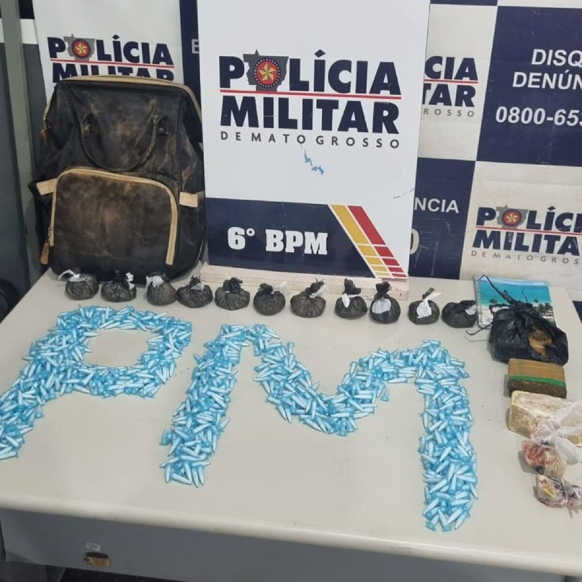 Polícia Militar conduz três pessoas por tráfico de drogas e apreende