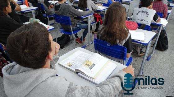 Alunos Escola Emanuel Pinheiro.jpg