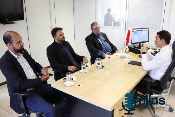 Ouvidor participa de reunião com deputado e representante do governo distrital em Brasília.jpg