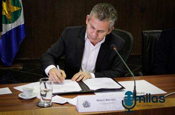 Governador e Sinfra assinam PPP Social (5).jpg