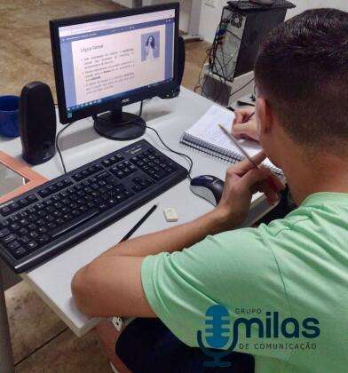 Adolescente faculdade.jpg