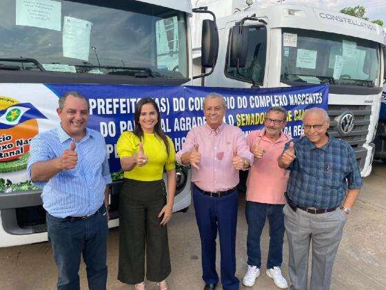 Sedec entrega máquinas e equipamentos a prefeituras.jpg
