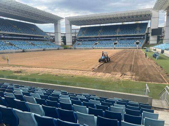 Substituição do gramado na Arena Pantanal.jpg