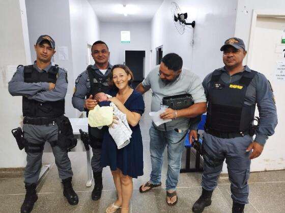 Policiais militares salvam recém-nascido engasgado com leite materno em Primavera do Leste.jpg
