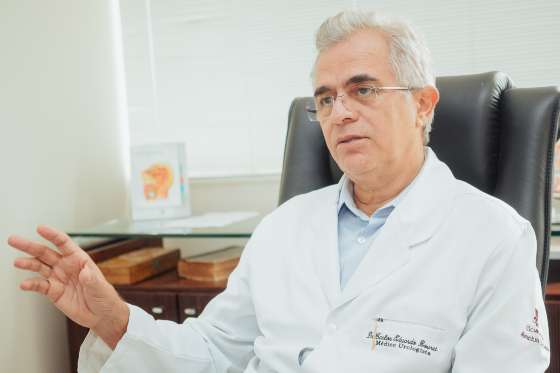 Carlos Bouret - Médico.jpg