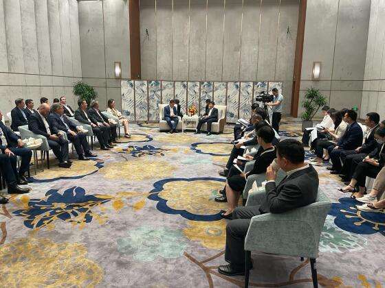 Governador Mauro Mendes na China.jpg