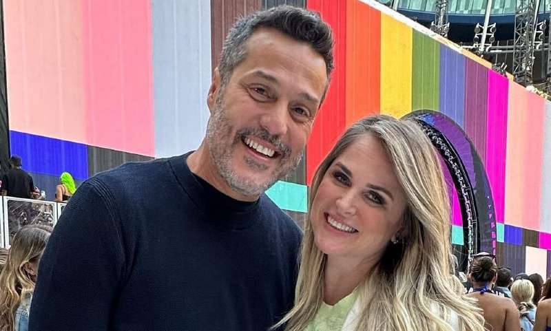 Leo Dias expõe traição de Julio Cesar com amante no casamento dele com