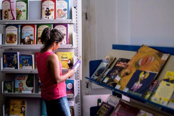 Biblioteca_usuário lendo.jpg