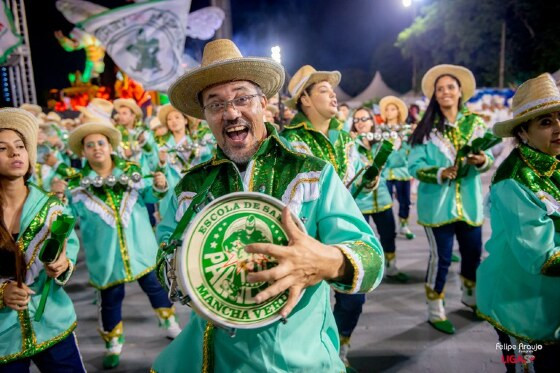 ESCOLA DE SAMBA 