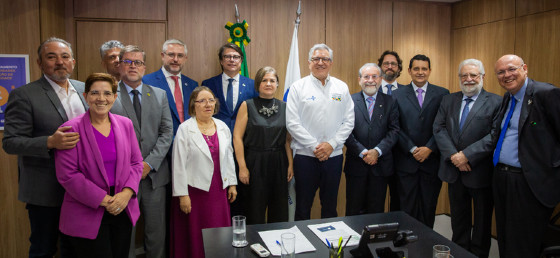 Padilha e equipe debatem redução das filas com as organizações que representam a categoria médica