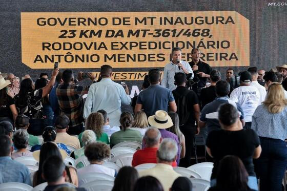 Mauro Mendes entrega asfalto novo em Leverger.jpg